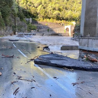 Gara di solidarietà in Costa Azzurra per 'l’arrière pays' in ginocchio: solo il treno forse potrà salvare la Valle Roya Gara di solidarietà in Costa Azzurra per 'l’arrière pays' in ginocchio: solo il treno forse potrà salvare la Valle Roya