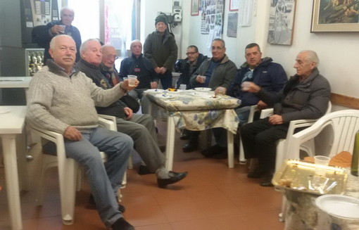 Imperia: con una foto ed un brindisi ecco gli auguri di un buon 2017 dall'associazione 'Amici di Caramagna' Imperia: con una foto ed un brindisi ecco gli auguri di un buon 2017 dall'associazione 'Amici di Caramagna'