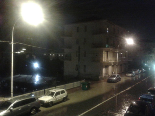 Violento acquazzone sulla costa: allagamenti tra Ventimiglia e Sanremo, disagi e proteste