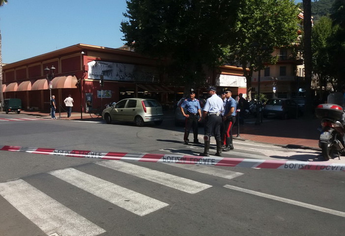 Ventimiglia: allarme bomba in centro, evacuato il mercato coperto e chiuse via della Repubblica e via Roma (Foto e Video)