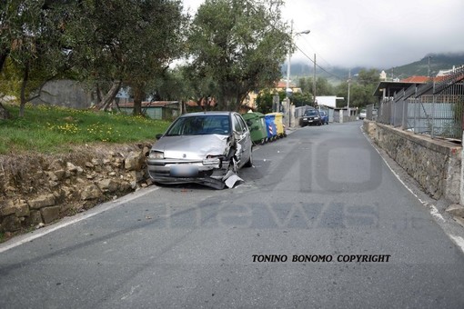 Sanremo: scontro frontale venerdì notte a San Giacomo, auto ancora abbandonata sulla strada