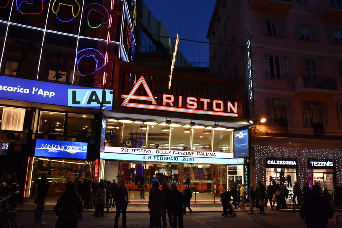 Festival di Sanremo, Toti: 'Corretto interpretare l'Ariston come gli studi tv e quindi con la presenza di figuranti. No a giudizi affrettati'