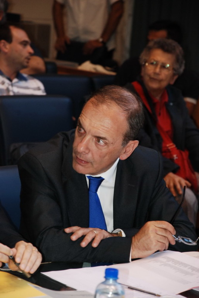 Imperia: stamattina il dirigente Antonio Scarella era regolarmente al lavoro, smentiti i 40 giorni di ferie Imperia: stamattina il dirigente Antonio Scarella era regolarmente al lavoro, smentiti i 40 giorni di ferie