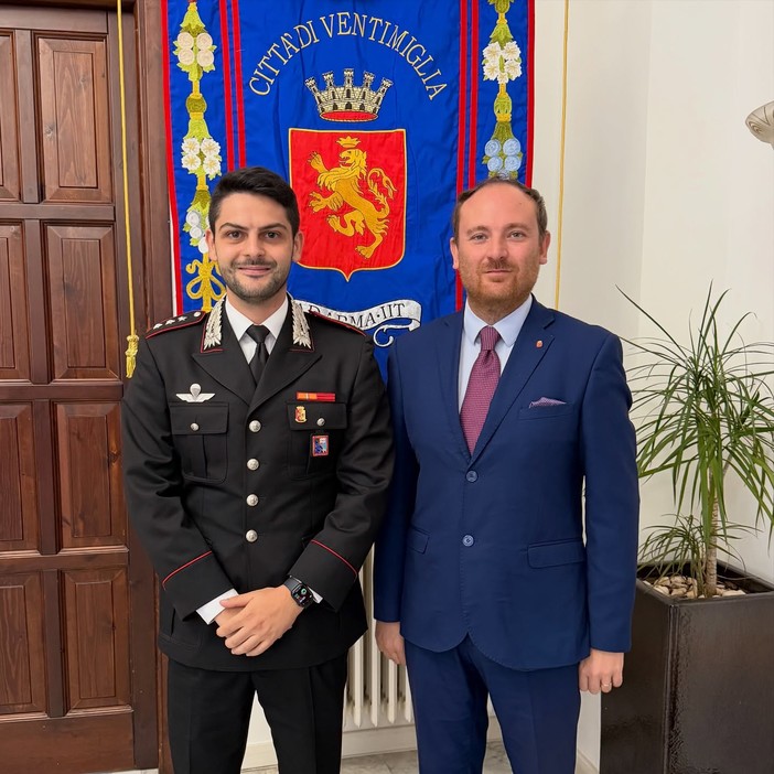 Ventimiglia, Antonio Peluso è il nuovo comandante dei carabinieri: il sindaco Di Muro accoglie il capitano in Comune Ventimiglia, Antonio Peluso è il nuovo comandante dei carabinieri: il sindaco Di Muro accoglie il capitano in Comune