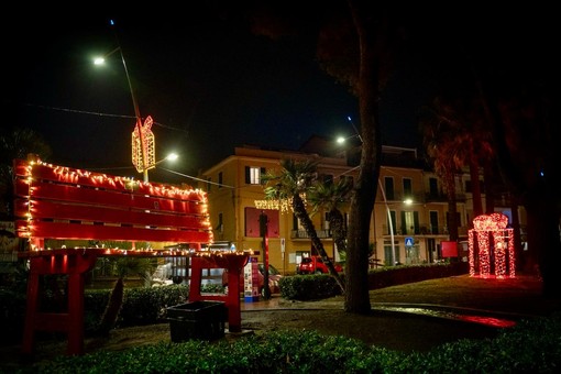 Riva Ligure accende il Natale: affidati i lavori per le luminarie, investimento da 23.500 euro