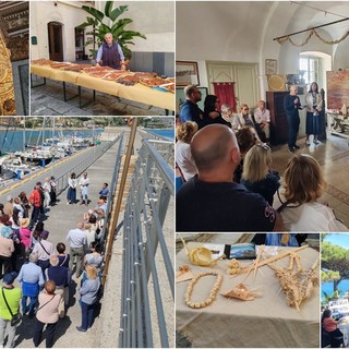Bordighera, "A spasso con i Parmureli": in tanti alla passeggiata culturale dal porto al paese alto (Foto e video)