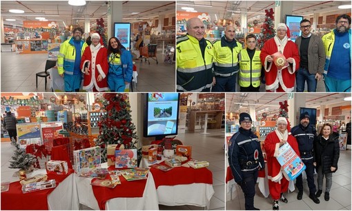 Vallecrosia, al via "A Natale donare è un gioco": raccolta solidale a favore dei servizi sociali (Foto e video) Vallecrosia, al via "A Natale donare è un gioco": raccolta solidale a favore dei servizi sociali (Foto e video)