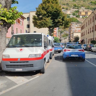Rissa con coltello al centro per minori in via Dante a Ventimiglia: tre feriti, un arresto
