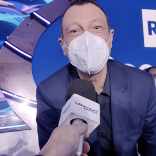 Amadeus ringrazia la ‘sua’ Sanremo: “La cosa più bella? L’educazione, il rispetto e la discrezione della gente, ci sentiamo parte della città” (Video)