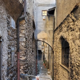 Triora: dopo il rischio crollo messo in sicurezza l'arco di via Giauni, revocata l'ordinanza dal sindaco Triora: dopo il rischio crollo messo in sicurezza l'arco di via Giauni, revocata l'ordinanza dal sindaco