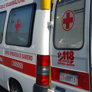 Ranzo: auto finisce contro un palo, forte trauma per una 64enne, illeso il marito