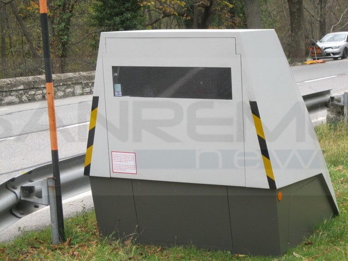 Dalla Francia: ecco la 'classifica' degli autovelox sulle strade della 'Còte', 400mila multe comminate nel 2017 Dalla Francia: ecco la 'classifica' degli autovelox sulle strade della 'Còte', 400mila multe comminate nel 2017