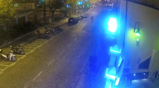 Un frame del video della Polizia Municipale Un frame del video della Polizia Municipale