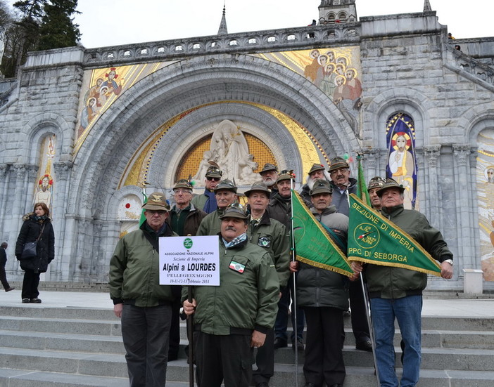 Un pellegrinaggio a Lourdes dell'associazione nazionale Alpini di Verezzo a Sanremo