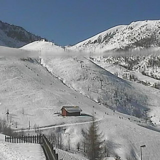 E' arrivata la neve ad Artesina, per il week end si annuncia quindi l'apertura dei Collegamenti MondoleSki da/per Prato Nevoso
