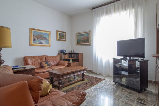 Imperia: a 100 metri da Borgo Foce e 500 dalla ciclabile appartamento con tre balconi e garage Imperia: a 100 metri da Borgo Foce e 500 dalla ciclabile appartamento con tre balconi e garage