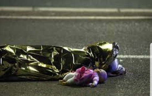 Attentato a Nizza: identificato il responsabile, prosegue l'attenzione della Farnesina per capire quanti e chi siano gli italiani coinvolti