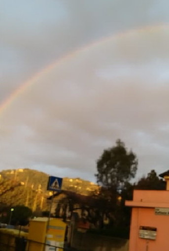 Imperia: dopo la pioggia dei giorni scorsi ecco spuntare uno splendido arcobaleno (Foto e Video)