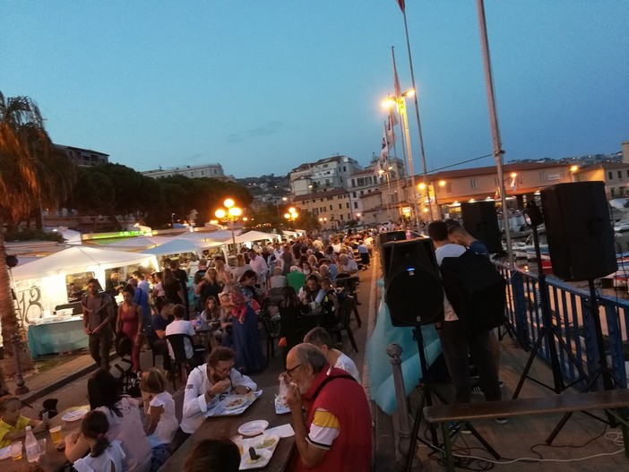 Sanremo: con un grande successo di pubblico si è conclusa la tre giorni di ‘A tavola sul Porto Vecchio’ Sanremo: con un grande successo di pubblico si è conclusa la tre giorni di ‘A tavola sul Porto Vecchio’