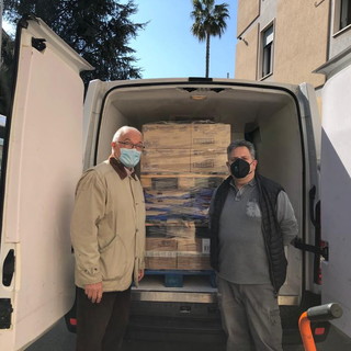 Collaborazione tra Conad Permare, Fratelli Beccaria e Rotary Sanremo per i più bisognosi Collaborazione tra Conad Permare, Fratelli Beccaria e Rotary Sanremo per i più bisognosi