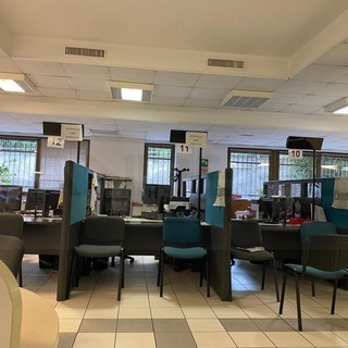 Sanremo: un solo sportello attivo all'Agenzia delle Entrate e assembramenti all'ingresso, la protesta di una commercialista Sanremo: un solo sportello attivo all'Agenzia delle Entrate e assembramenti all'ingresso, la protesta di una commercialista