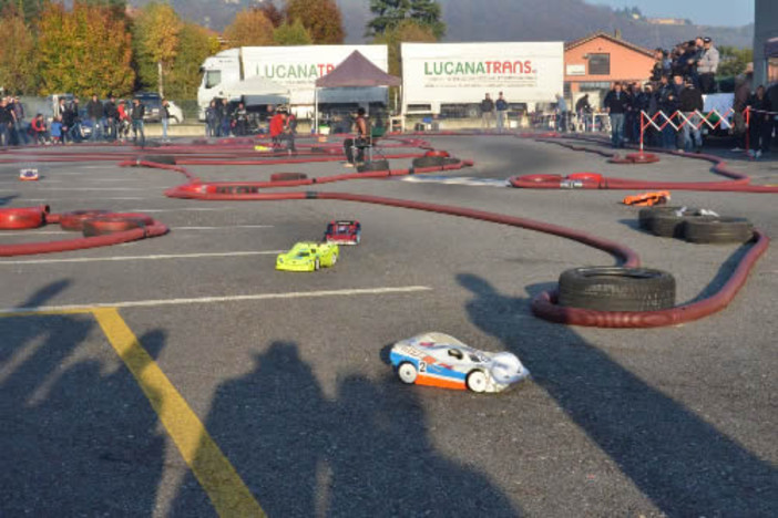 Continua la dimostrazione e gara di automodellismo elettrico a cura dell’associazione 'PM e F Rancing' di Sanremo nei territori della Lavanda