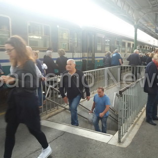 Ventimiglia: arrivati i treni 'bianchi' dei pellegrini di Lourdes, aiutati dalla Cri tra poco partiranno per le Marche