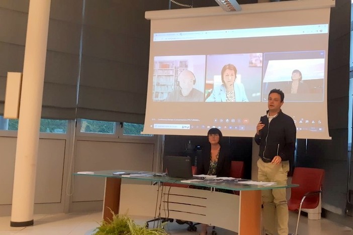 Ingrid Brizio e Gianpiero Conte, direttore generale e presidente Afp, durante la conferenza stampa. In collegamento Filippo Barbera dell'Università di Torino e Daniela Salvestrin direttore Atl Cuneo Ingrid Brizio e Gianpiero Conte, direttore generale e presidente Afp, durante la conferenza stampa. In collegamento Filippo Barbera dell'Università di Torino e Daniela Salvestrin direttore Atl Cuneo