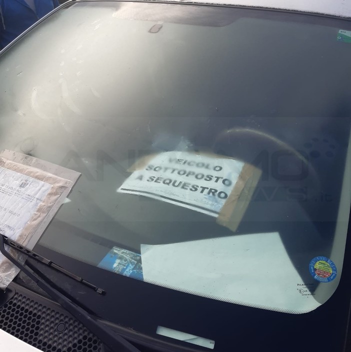 Soldano: era senza l'assicurazione e con il libretto scaduto, multa e auto sequestrata dalla Provinciale (Foto) Soldano: era senza l'assicurazione e con il libretto scaduto, multa e auto sequestrata dalla Provinciale (Foto)