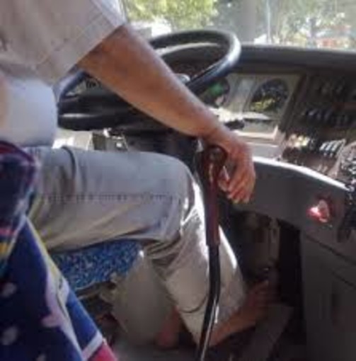 Sanremo: bus non si ferma alla fermata per un disabile, l'autista "Non l'avevo visto, mi spiace" Sanremo: bus non si ferma alla fermata per un disabile, l'autista "Non l'avevo visto, mi spiace"
