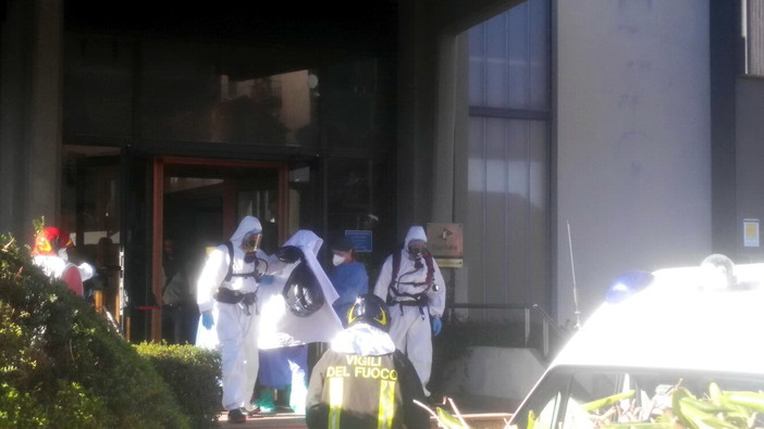 Imperia: non era antrace. Arrivati i risultati delle analisi sulla polvere trovata ieri nella sede di Equitalia Imperia: non era antrace. Arrivati i risultati delle analisi sulla polvere trovata ieri nella sede di Equitalia