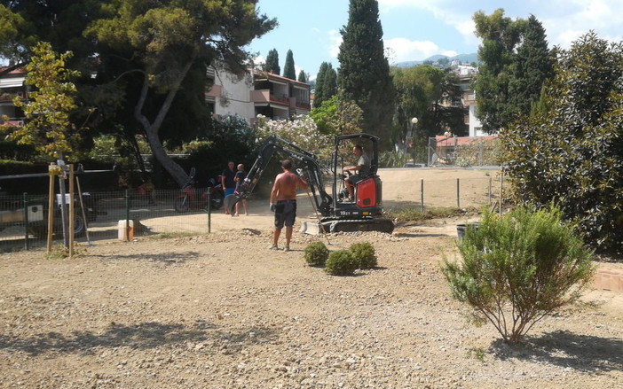 Sanremo: terminato l'intervento di sistemazione dell'area cani di via Scoglio a San Martino (Foto)