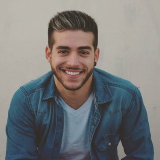 Alessandro Sapiolo, foto dal profilo pubblico Facebook del cantante Alessandro Sapiolo, foto dal profilo pubblico Facebook del cantante