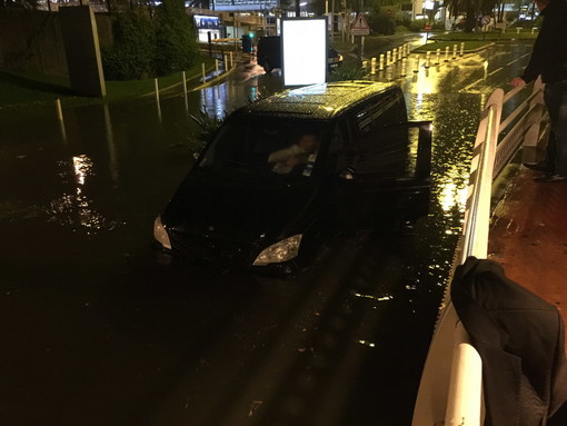Costa Azzurra: è Biot il centro più colpito dall'alluvione di ieri, il bilancio è ora di 16 morti e 3 dispersi