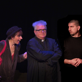 Spettacolo della Compagnia teatrale 'A occhi aperti' al Teatro Concordia di Diano Castello Spettacolo della Compagnia teatrale 'A occhi aperti' al Teatro Concordia di Diano Castello