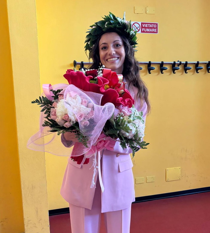 Azzurra Canavese, sanremese di 21 anni si laurea oggi con 110 e lode all'Università degli Studi di Genova Azzurra Canavese, sanremese di 21 anni si laurea oggi con 110 e lode all'Università degli Studi di Genova