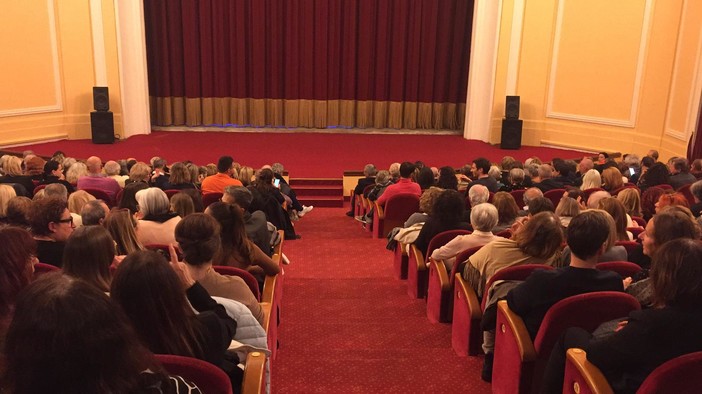 Al Casinò di Sanremo la presentazione del libro “La colpa di essere nati. Scritti sui Promessi Sposi” di Luca Doninelli Al Casinò di Sanremo la presentazione del libro “La colpa di essere nati. Scritti sui Promessi Sposi” di Luca Doninelli