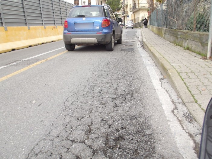 Imperia: strade 'groviera' nel capoluogo, ecco le foto della situazione degli asfalti cittadini Imperia: strade 'groviera' nel capoluogo, ecco le foto della situazione degli asfalti cittadini