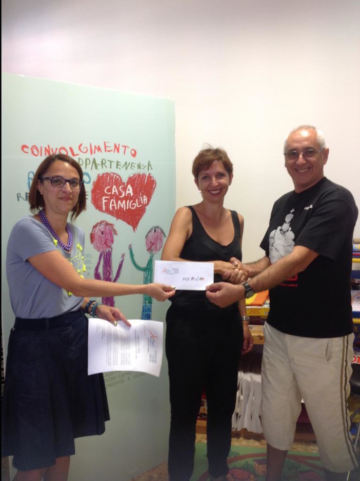 L'A.Ge. Onlus consegna alla Casa Famiglia Pollicino la donazione derivante dalla "Prima festa dei bambini e dei ragazzi".