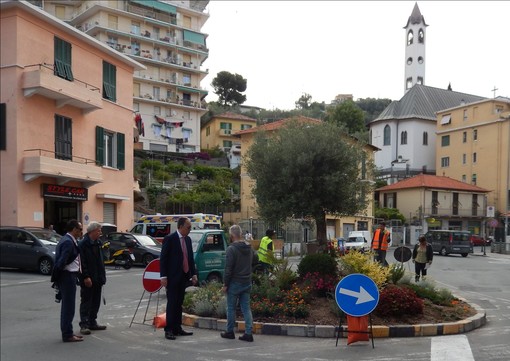 Sanremo: rotonda del Borgo quasi ultimata. Sopralluogo del Sindaco e soddisfazione dei residenti