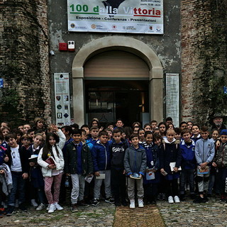 Sanremo: i bambini delle classi elementari relatori sulla Prima Guerra Mondiale alla 'Mostra del Centenario' (Foto) Sanremo: i bambini delle classi elementari relatori sulla Prima Guerra Mondiale alla 'Mostra del Centenario' (Foto)