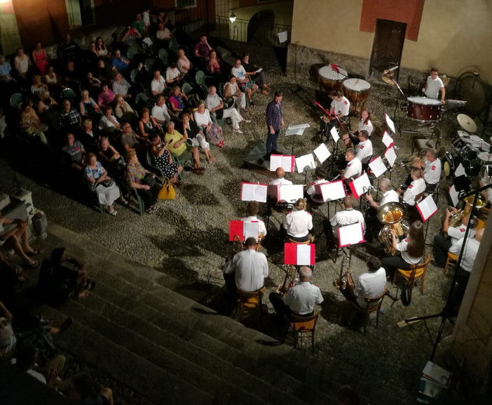 Vallebona: questa sera in piazza dell'Oratorio il concerto della banda musicale del paese Vallebona: questa sera in piazza dell'Oratorio il concerto della banda musicale del paese