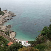 Ventimiglia, "sversamento di liquame alla spiaggia libera dei Balzi Rossi": la segnalazione
