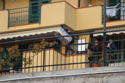 Imperia: Il blitz dei Carabinieri mette fine alla follia del 50enne Maurizio Iacobbi Imperia: Il blitz dei Carabinieri mette fine alla follia del 50enne Maurizio Iacobbi