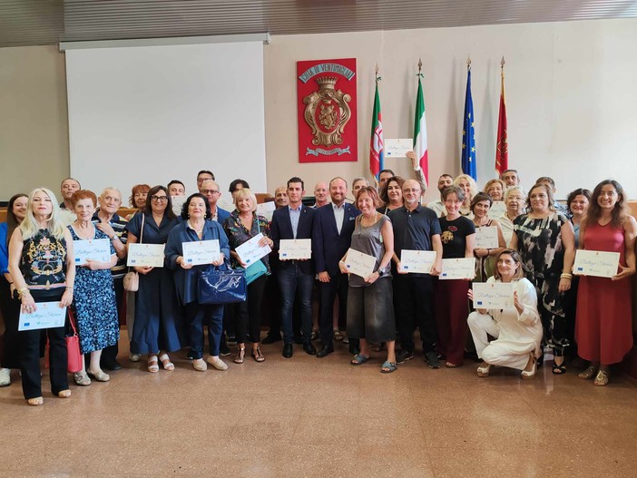 "Bottega storica", Ventimiglia consegna targhe a ventisette attività commerciali della città (Foto e video)