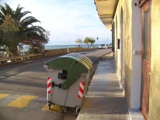 Sanremo: pericolo di incolumità sul lungomare di Bussana, un lettore scrive al Sindaco