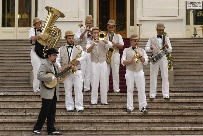 Per i 120 anni del Casinò rinasce la 'Sanremo Belle époque Band': cinque concerti 'hot jazz' nel segno di Louis Armstrong Per i 120 anni del Casinò rinasce la 'Sanremo Belle époque Band': cinque concerti 'hot jazz' nel segno di Louis Armstrong