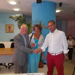 Vallecrosia: successo ieri sera per la presentazione del libro di Sebastiano Bandieramonte Vallecrosia: successo ieri sera per la presentazione del libro di Sebastiano Bandieramonte