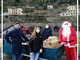 Badalucco: Babbo Natale e l'amministrazione comunale portano un carico di libri ai bimbi delle scuole