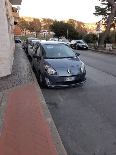 Imperia, "segnalare la fermata del bus per andare in ospedale": la richiesta degli abitanti di Borgo San Moro (Foto) Imperia, "segnalare la fermata del bus per andare in ospedale": la richiesta degli abitanti di Borgo San Moro (Foto)